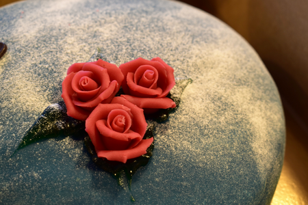 Blå prinsesstårta med rosor